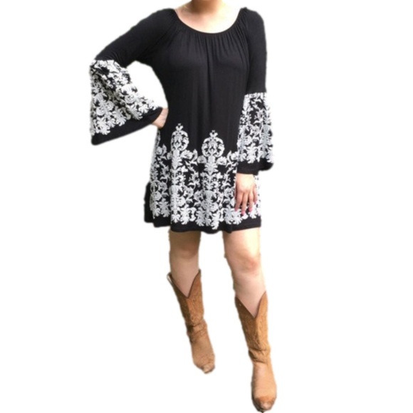 Voll Style Dresses & Skirts - Voll Gypsy Boho Black White Bell Sleeve Dress Size 3X Rounded Neckline